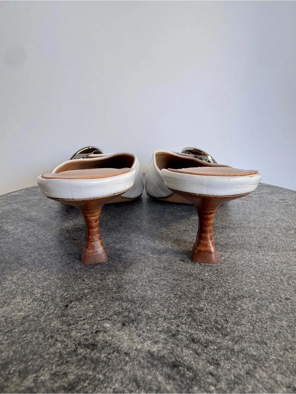 Ann Taylor White Leather Silver Pointed Toe Kitten Heels 6.5 - Picture 4 of 13